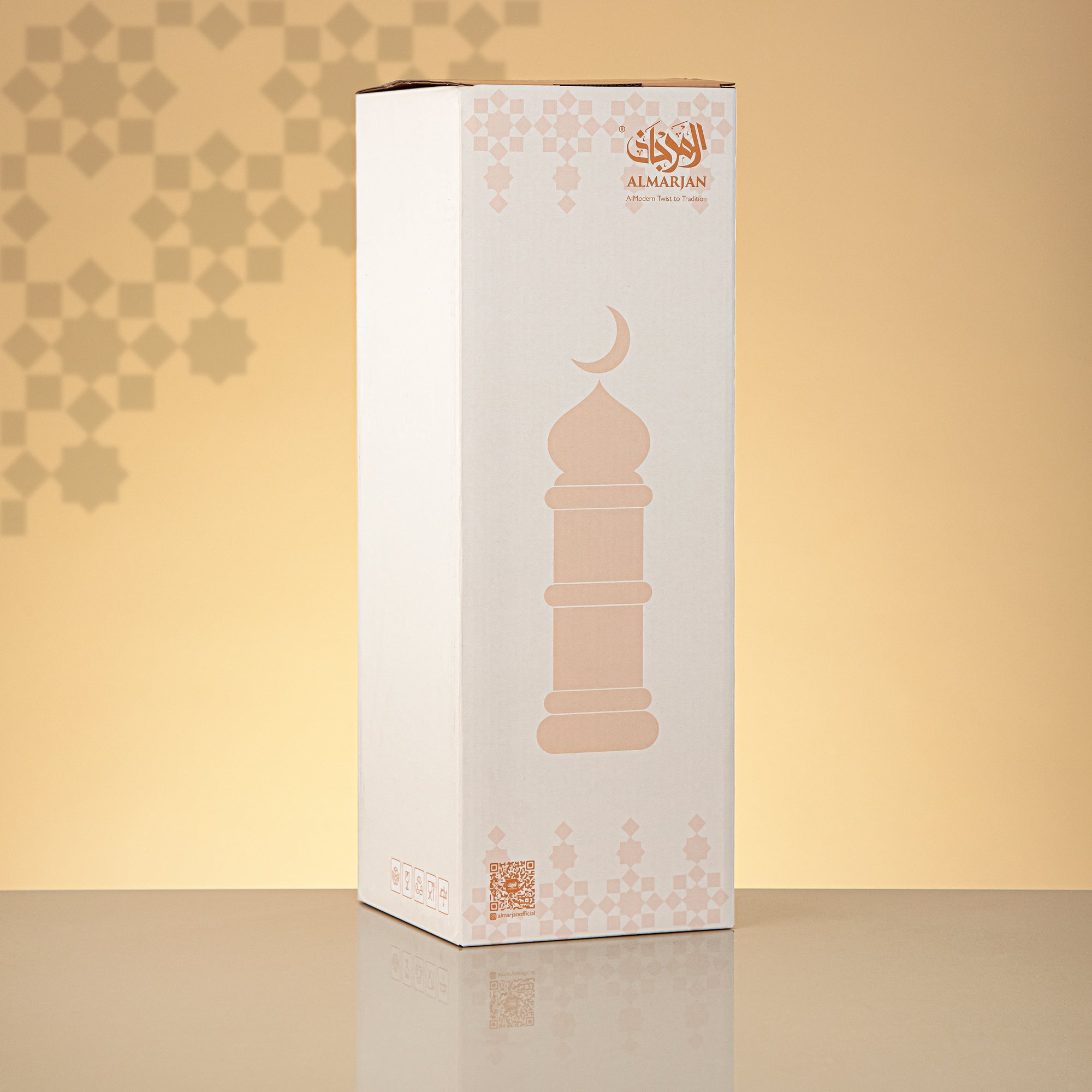 Almarjan Minaret Table Decoration 34cm x 10cm White with Silver Lines & Crescent Moon – Noor Al Layali