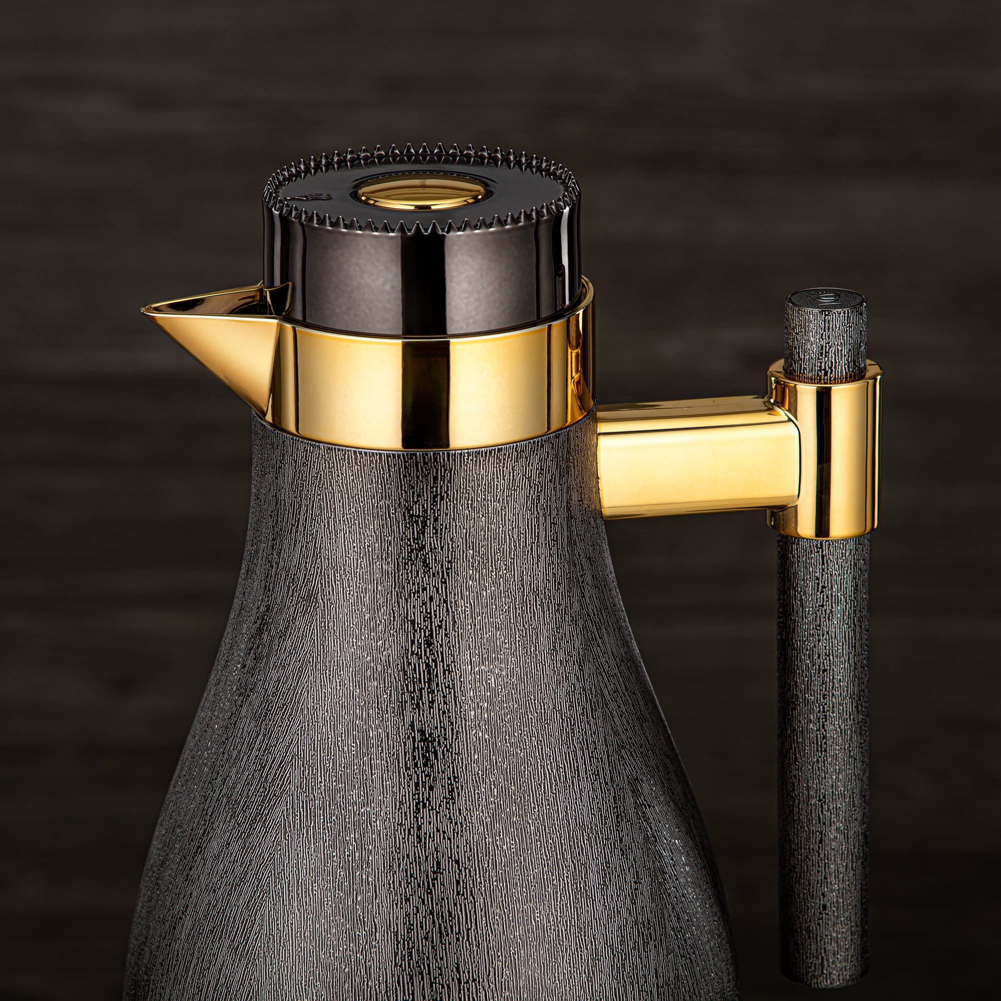 طقم ترامس المرجان ABS زر ضغط 1 لتر + 1 لتر مسدس أسود وذهبي (GOK-NBK-NBK-G) - تقديم أنيق