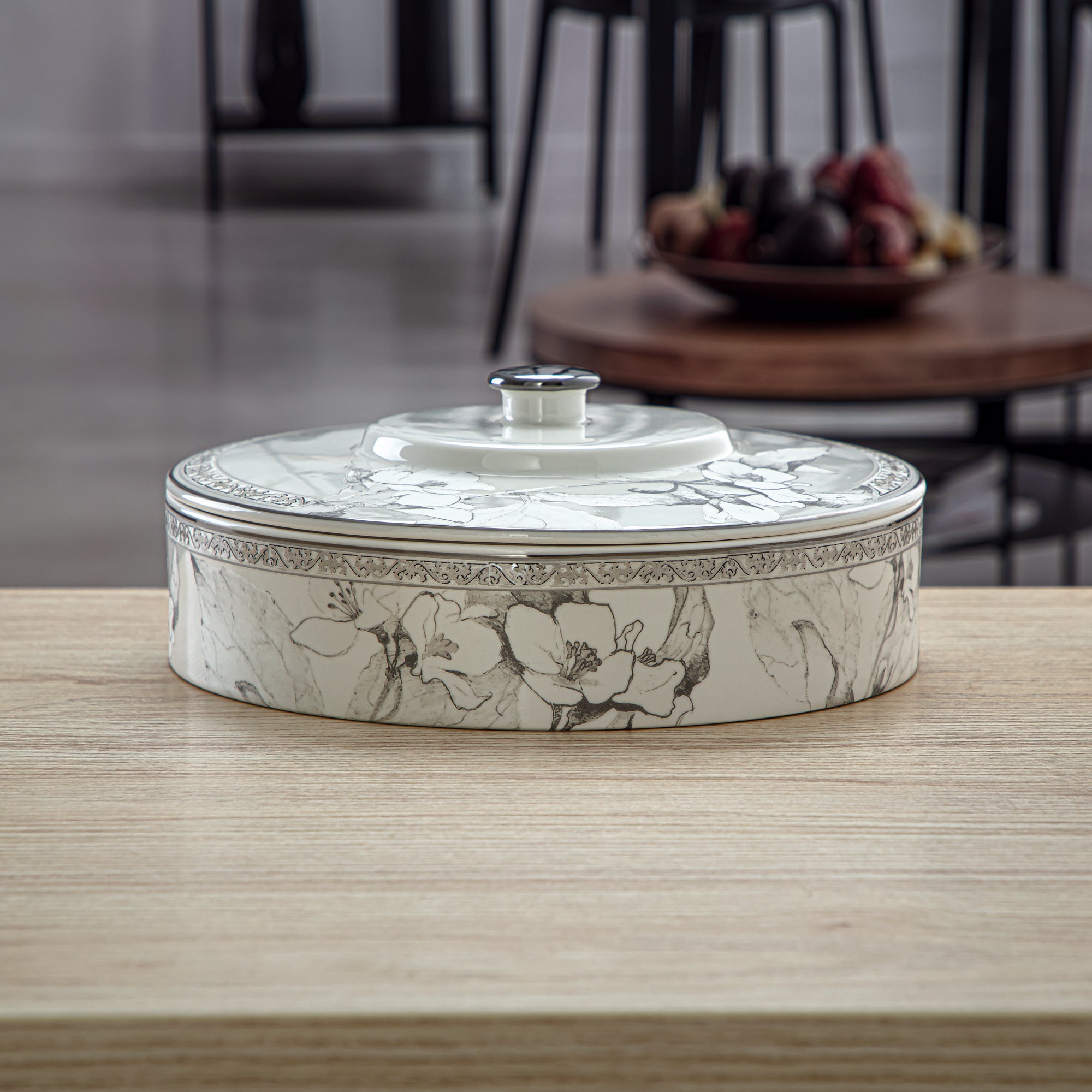 وعاء بورسلين من تشكيلة فنون بغطاء 25 سم - 8588