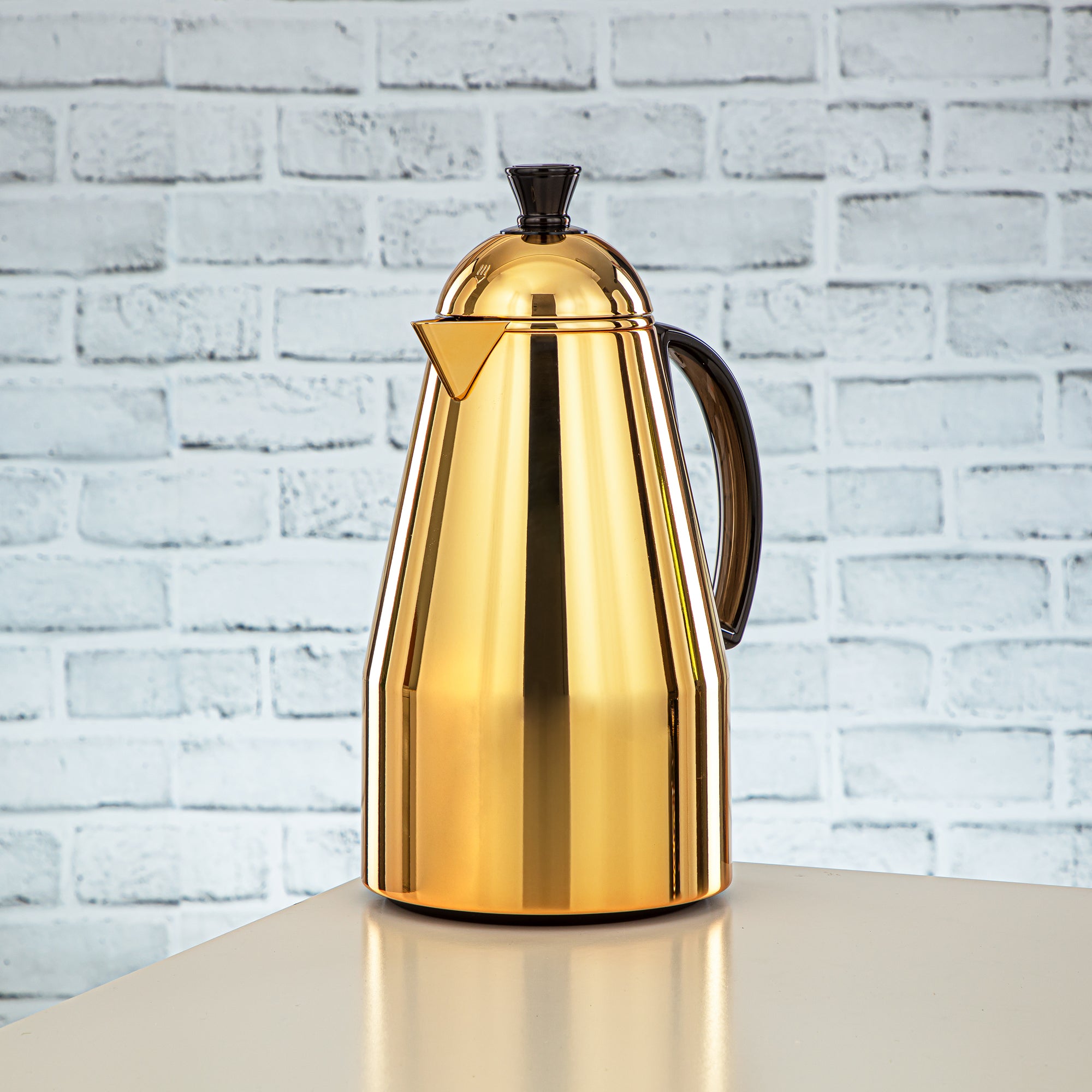 طقم ترامس المرجان قطعتين باللونين الذهبي و الأسود - QNC-0700/1000 G/B