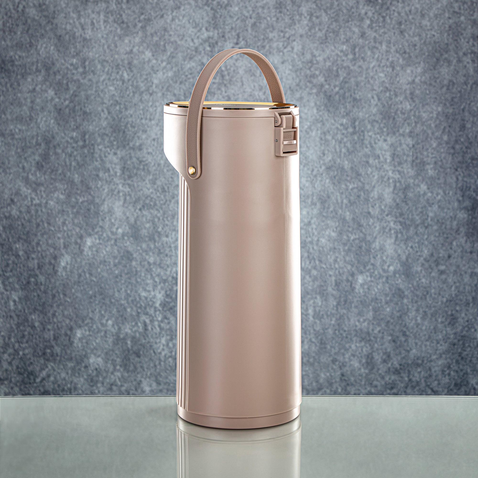 ترمس المرجان سعة 2.2 لتر مزود بمضخة. باللون البني الفاتح والذهبي - SM-2417A-220 LBR/G