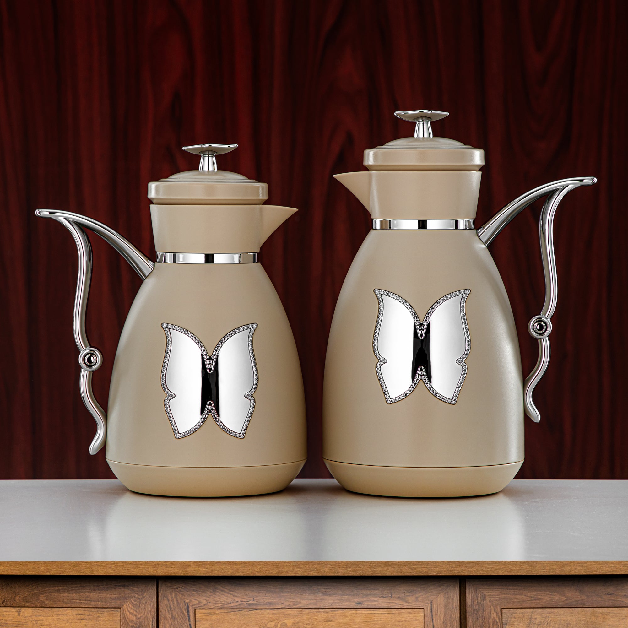 طقم ترامس المرجان زر ضغط بلاستيك 0.7 لتر + 1 لتر بيج وفضي (SM-2C142-070/100 BG/C) - زجاجة شاي وقهوة