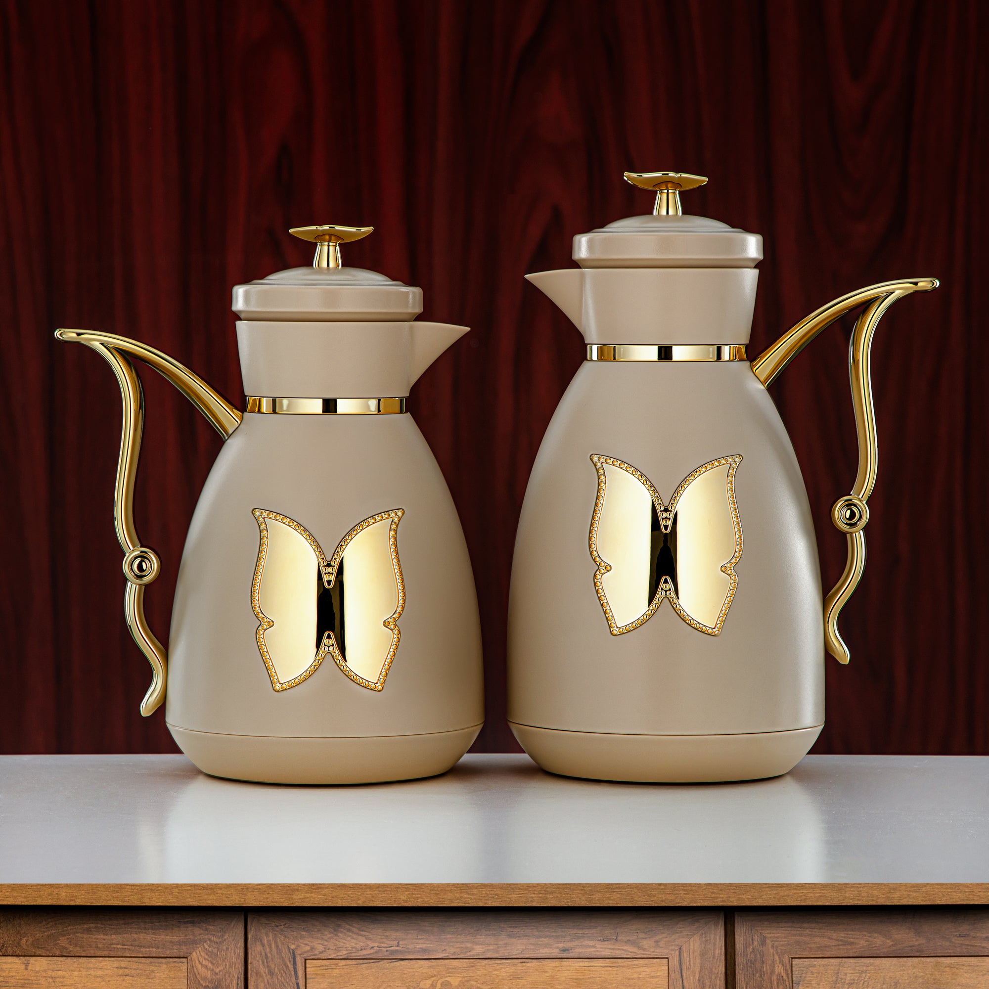 طقم ترامس المرجان زر ضغط بلاستيك 0.7 لتر + 1 لتر بيج وذهبي (SM-2C142-070/100 BG/G) - زجاجة شاي وقهوة