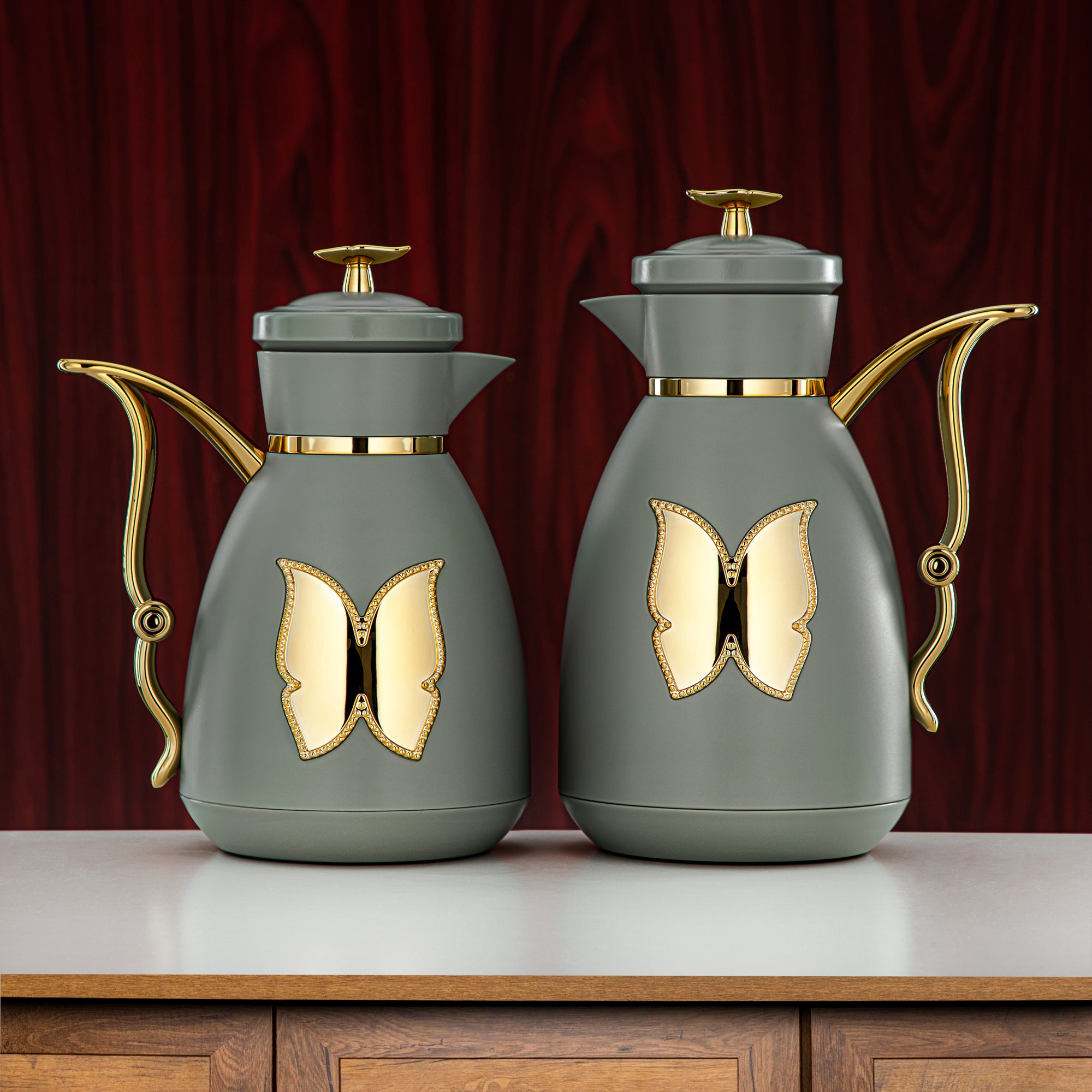 طقم ترامس المرجان بلاستيك زر ضغط 0.7 لتر + 1 لتر أخضر وذهبي (SM-2C142-070/100 GG/G) - زجاجة شاي وقهوة