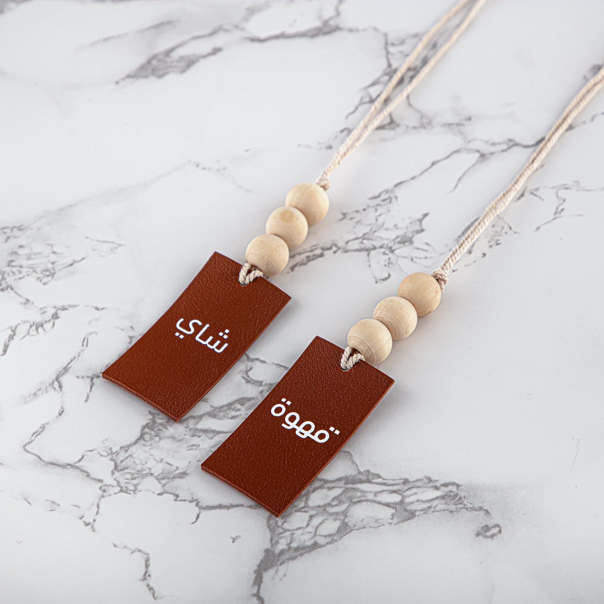 طقم ترامس المرجان بيج وفضي قطعتان مع بطاقات قهوة عربية وشاي (VAF2950004 + TRHG-15) – تقديم أنيق | لمسة عصرية على التقاليد