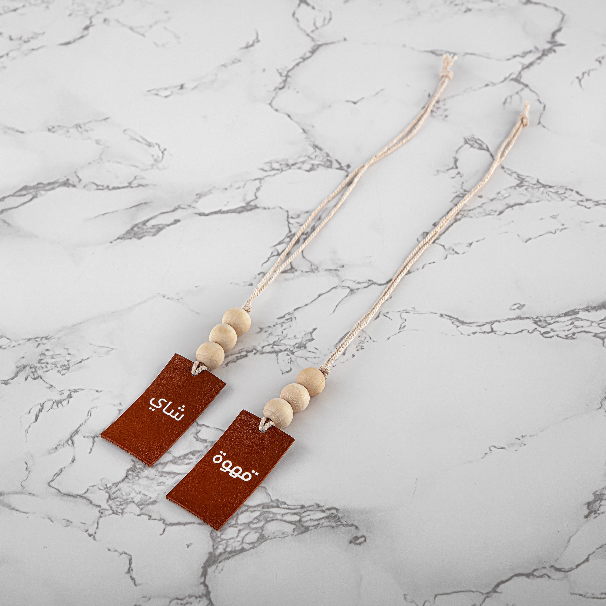 طقم ترامس المرجان بيج وفضي قطعتان مع بطاقات قهوة عربية وشاي (VAF2950004 + TRHG-15) – تقديم أنيق | لمسة عصرية على التقاليد