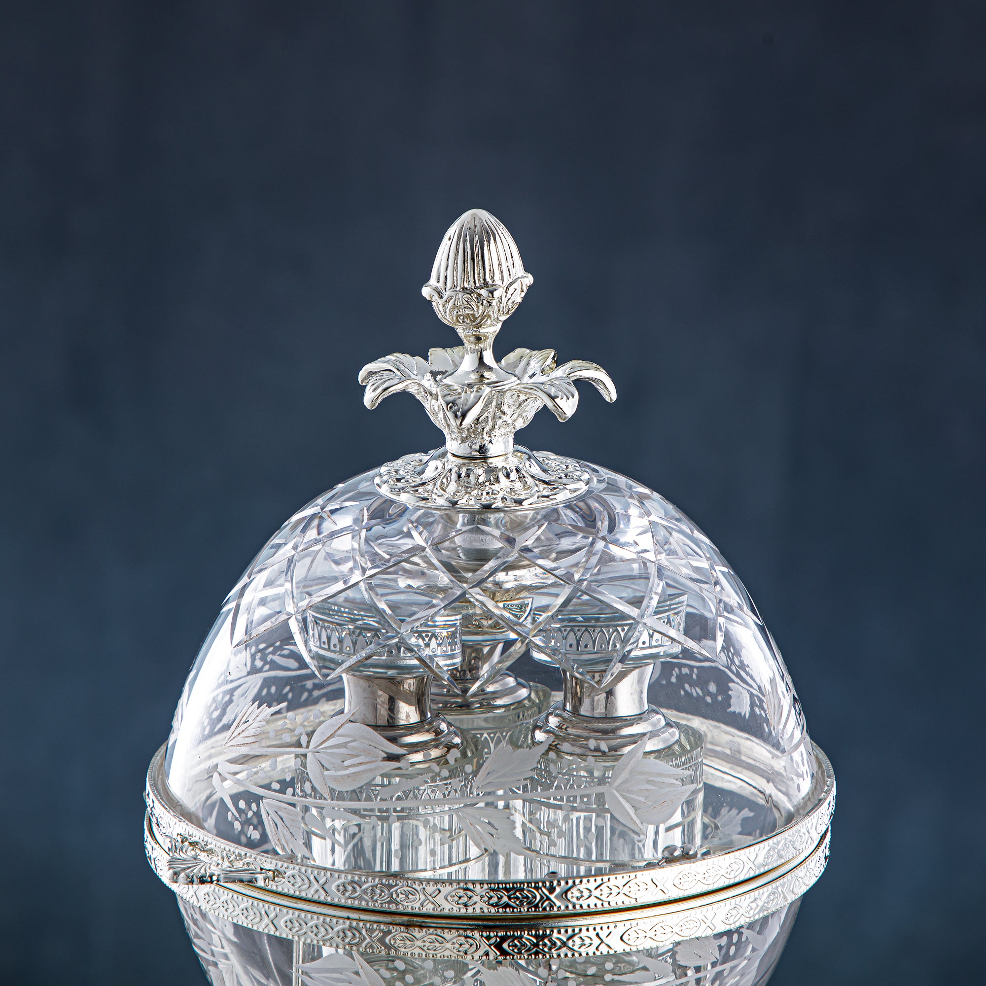 طقم مبخرة وحامل عطور المرجان زجاج ومعدن قطعتان (CC20238015/907) – مجموعة طقوس المنزل الأنيقة