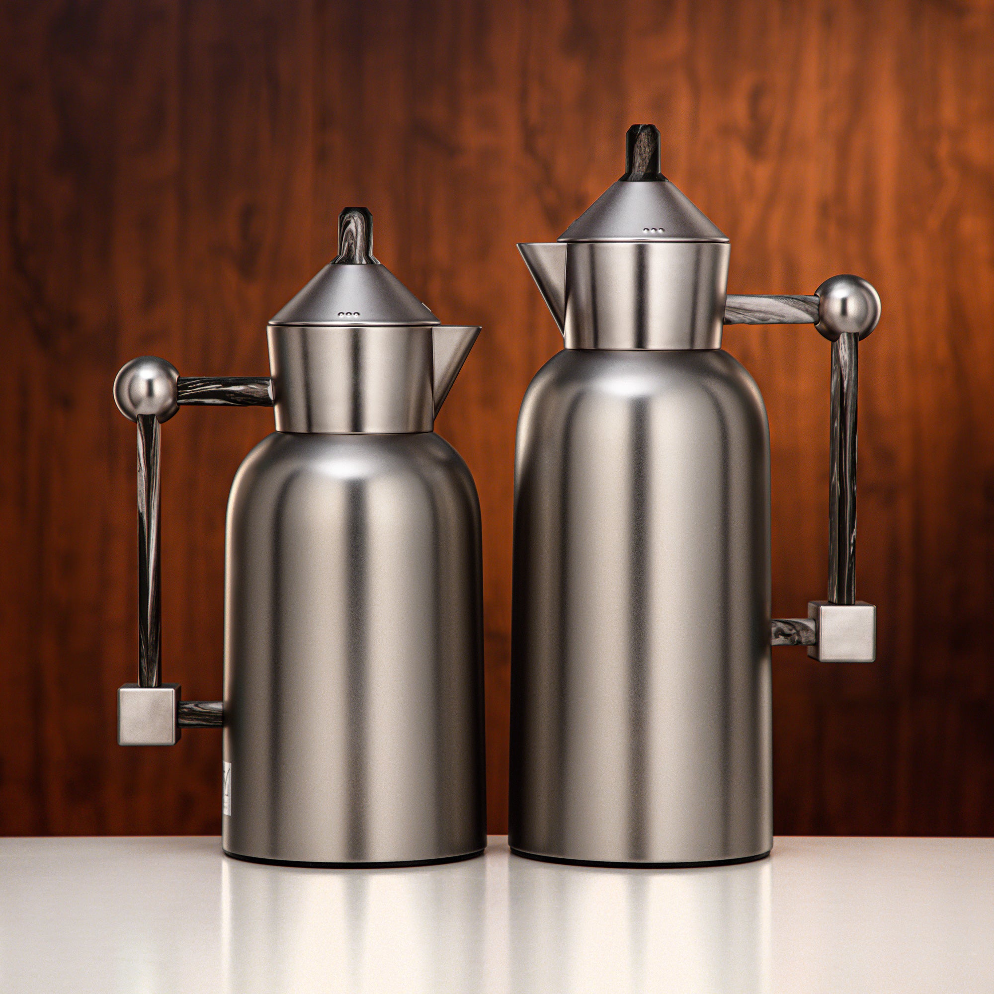 طقم ترامس المرجان 0.7 لتر + 1 لتر بلمسة نيكل غير لامع ورخام أسود