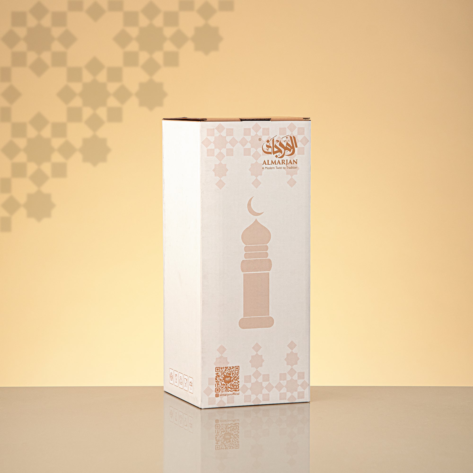 Almarjan Minaret Table Decoration 24cm x 8cm White with Silver Lines & Crescent Moon – Noor Al Layali