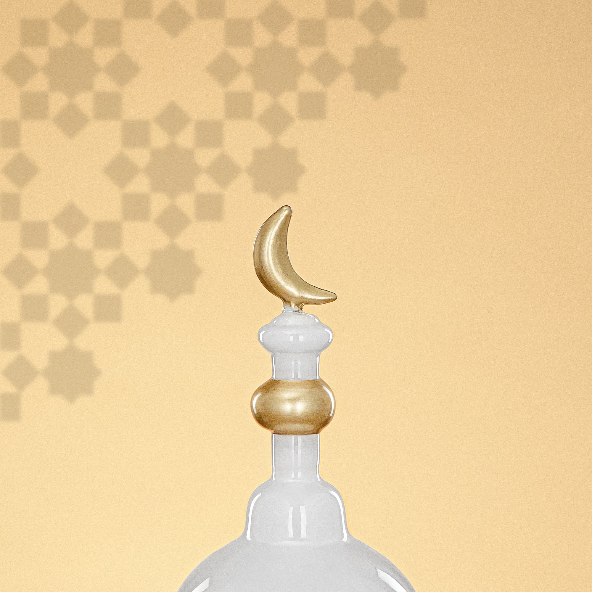 Almarjan Minaret Table Decoration 17cm x 9cm White with Golden Lines & Crescent Moon – Noor Al Layali