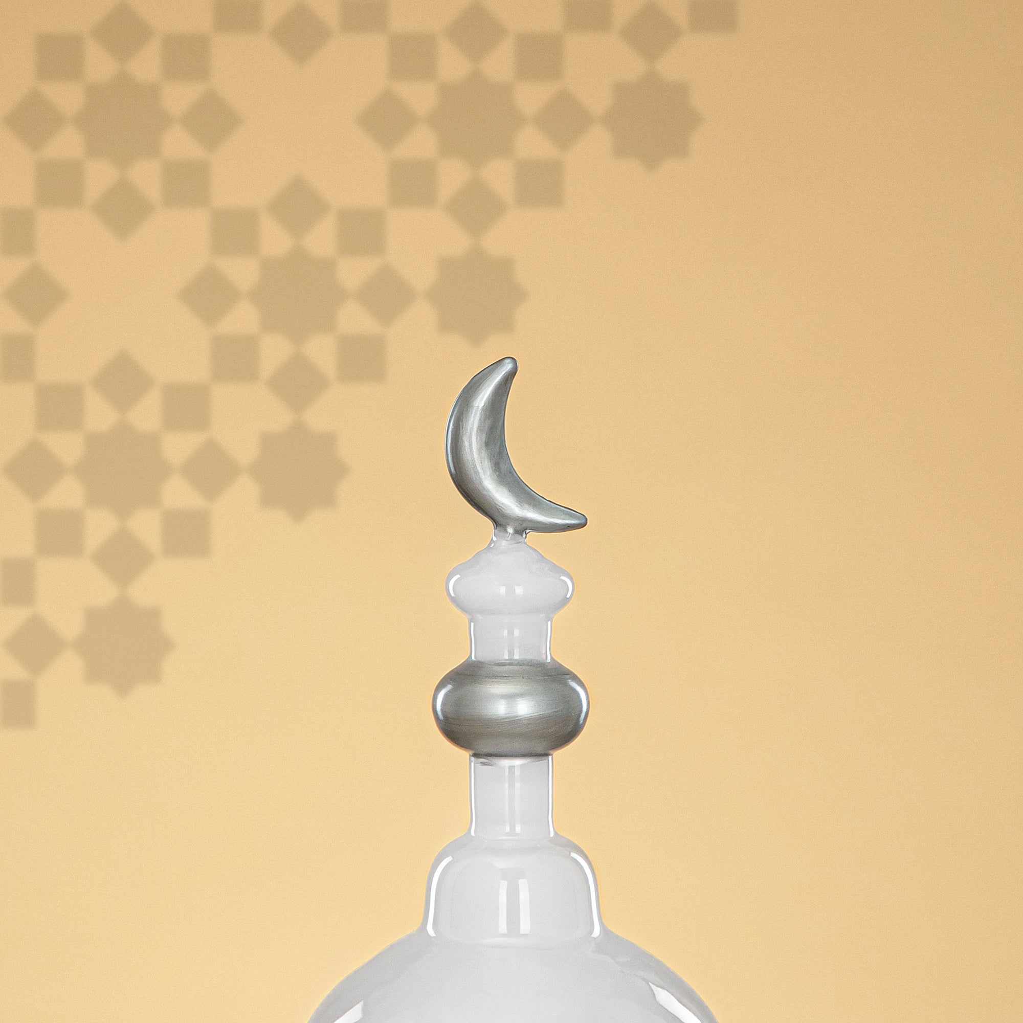 Almarjan Minaret Table Decoration 17cm x 9cm White with Silver Lines & Crescent Moon – Noor Al Layali