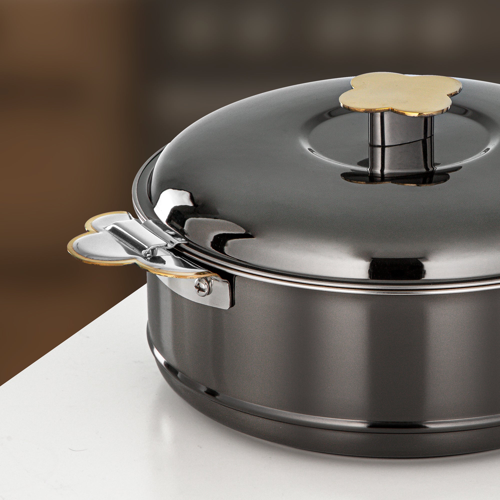 طقم حرارات المرجان فيدا، ٣ قطع بسعات ١.٥ لتر، ٢.٥ لتر و٣.٥ لتر، باللون الأسود المعدني والذهبي